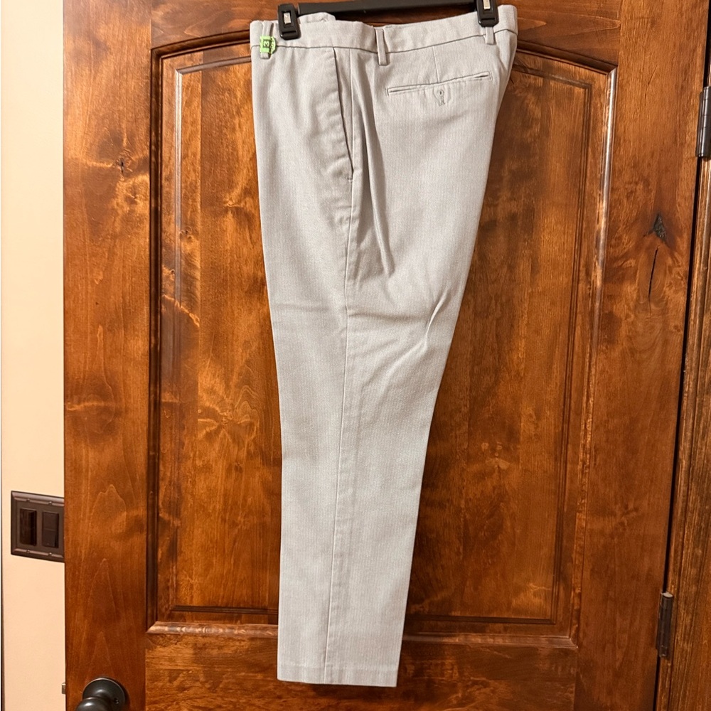 Banana Republic Men’s light gray slim tapered dress slacks